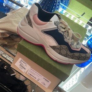 Womens Gucci shoes